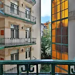 Deco Suite Quarter